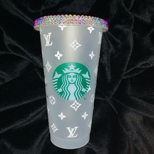 I am selling 24oz Venti Starbucks Cold Cup with lids.